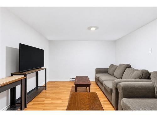 7 Manchester Crt, Fredericton, NB 