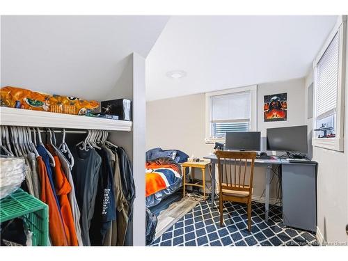 7 Manchester Crt, Fredericton, NB 