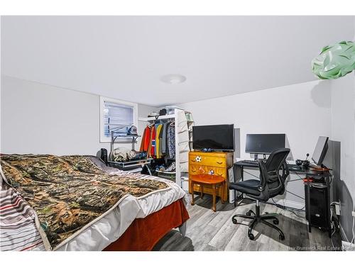 7 Manchester Crt, Fredericton, NB 