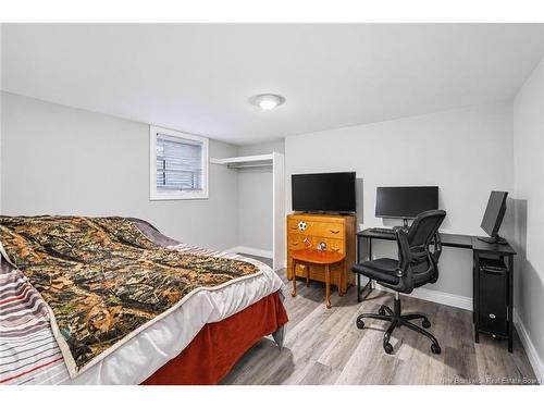 7 Manchester Crt, Fredericton, NB 