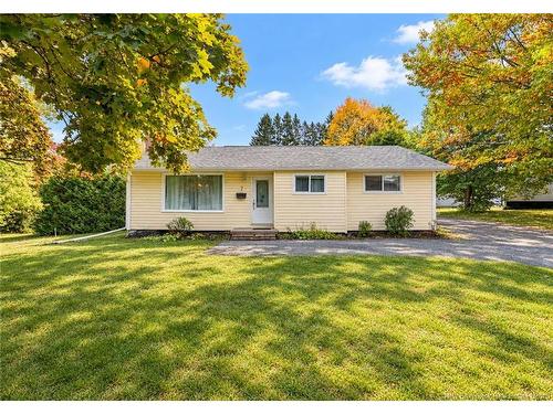 7 Manchester Crt, Fredericton, NB 