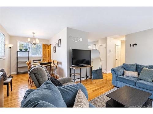 7 Manchester Crt, Fredericton, NB 