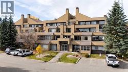 3, 125 Village Heights SW  Calgary, AB T3H 2L2