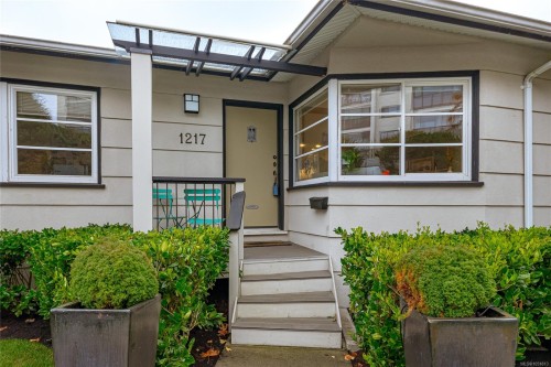 1217 Fairfield Rd  Victoria, BC V8V 3B3
