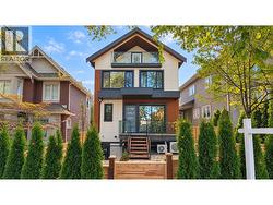 1 746 E 12TH AVENUE  Vancouver, BC V5T 2H9