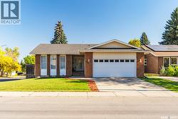 419 Kingsmere BOULEVARD  Saskatoon, SK S7J 3T9