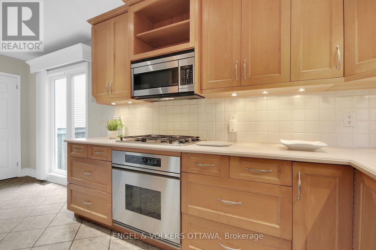 24 Tammela Court, Ottawa, ON