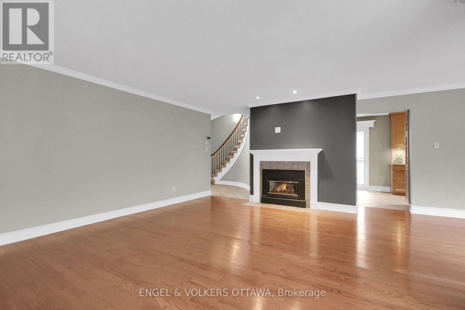 24 Tammela Court, Ottawa, ON