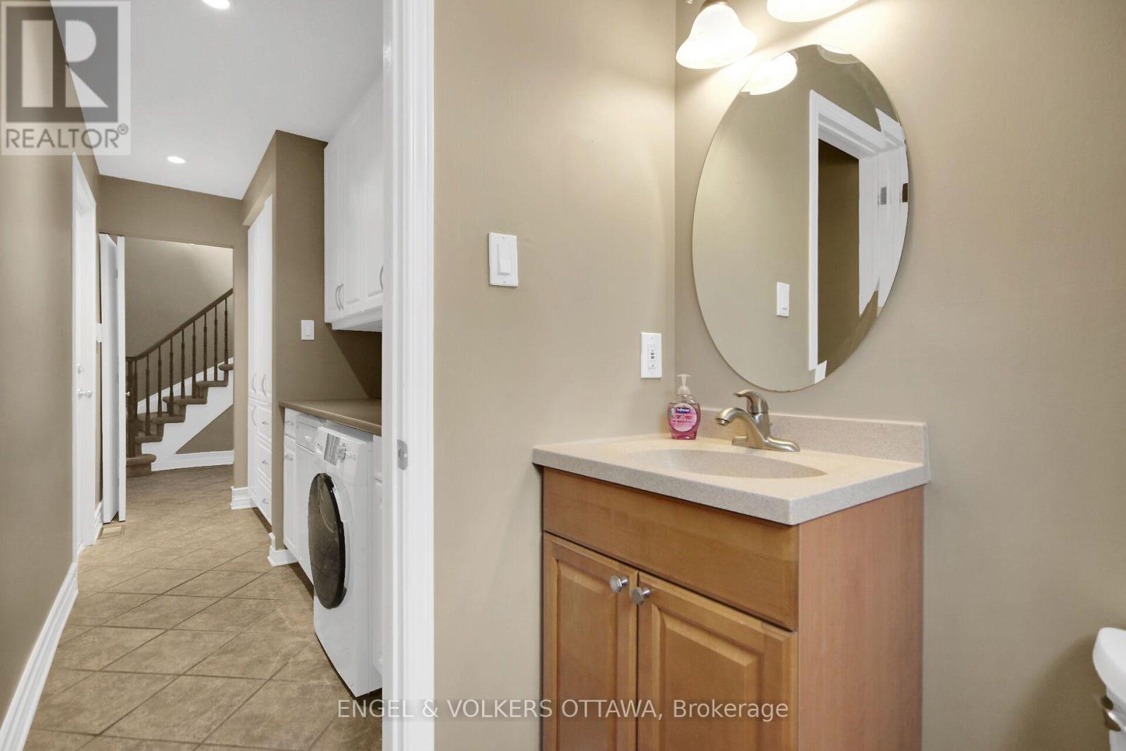 24 Tammela Court, Ottawa, ON