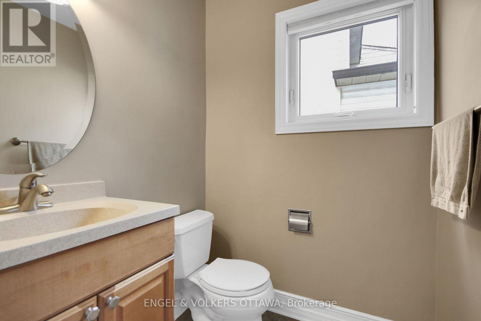 Main level powder room. - 24 Tammela Court, Ottawa, ON