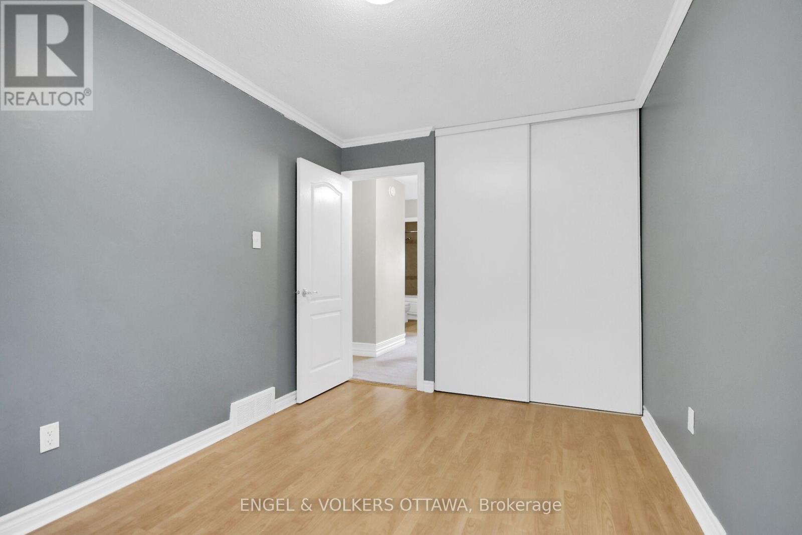 24 Tammela Court, Ottawa, ON