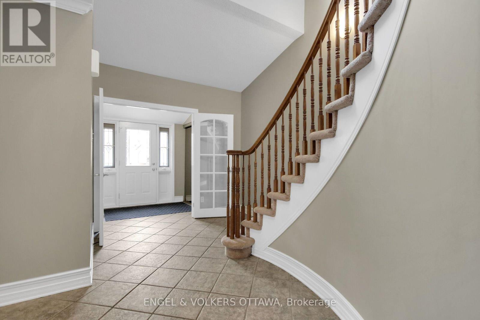 24 Tammela Court, Ottawa, ON