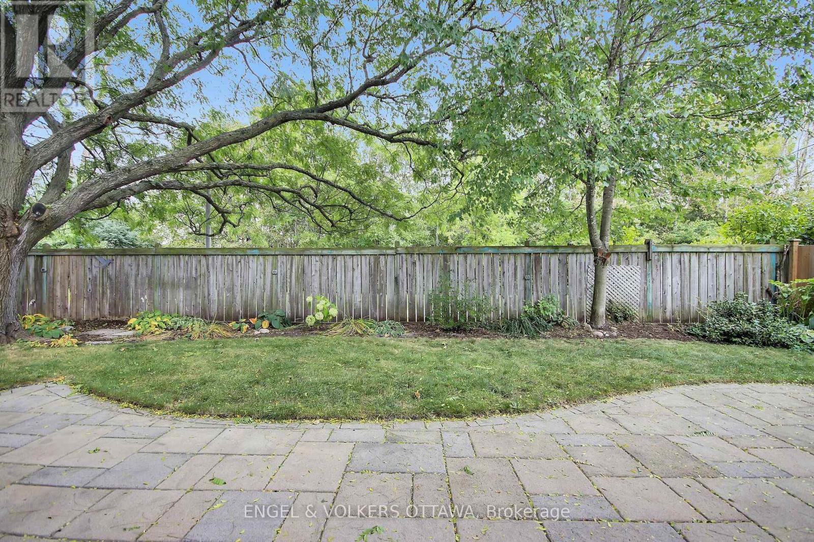 24 Tammela Court, Ottawa, ON