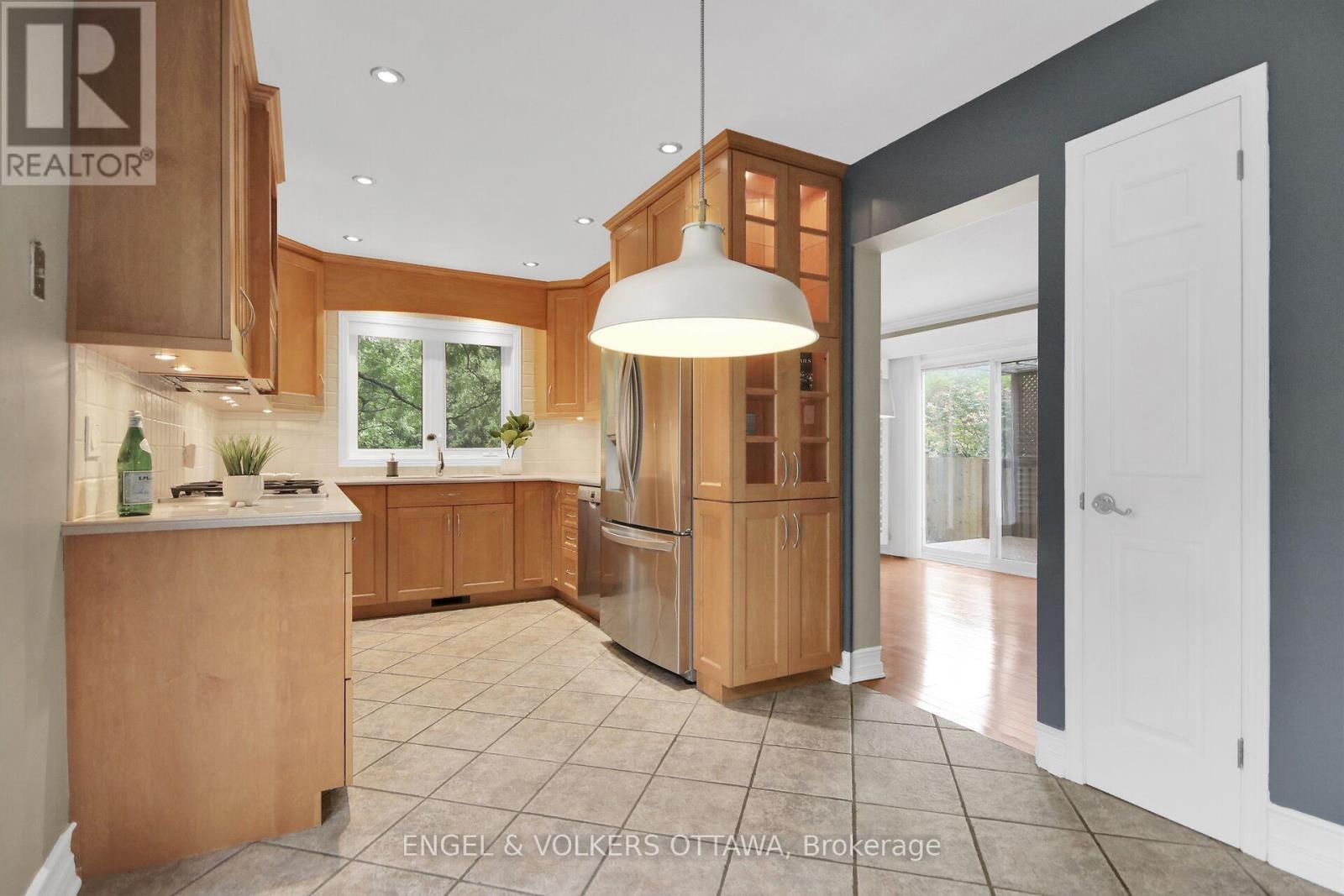 24 Tammela Court, Ottawa, ON