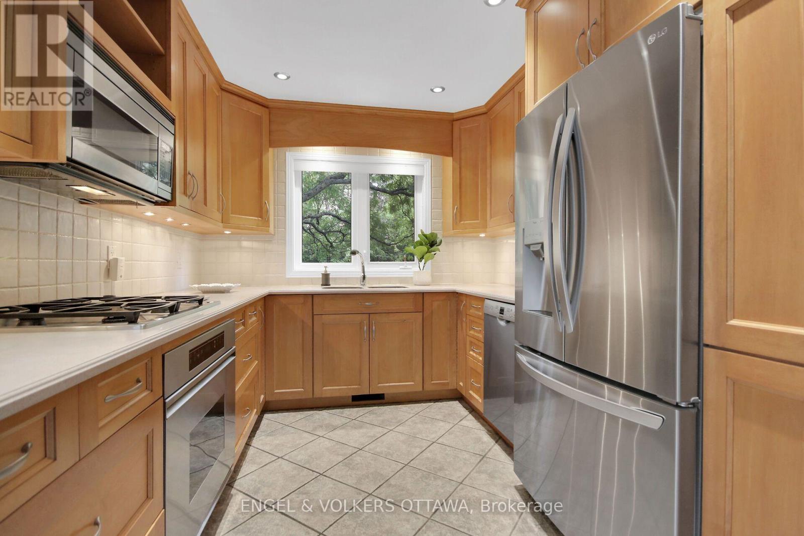 24 Tammela Court, Ottawa, ON
