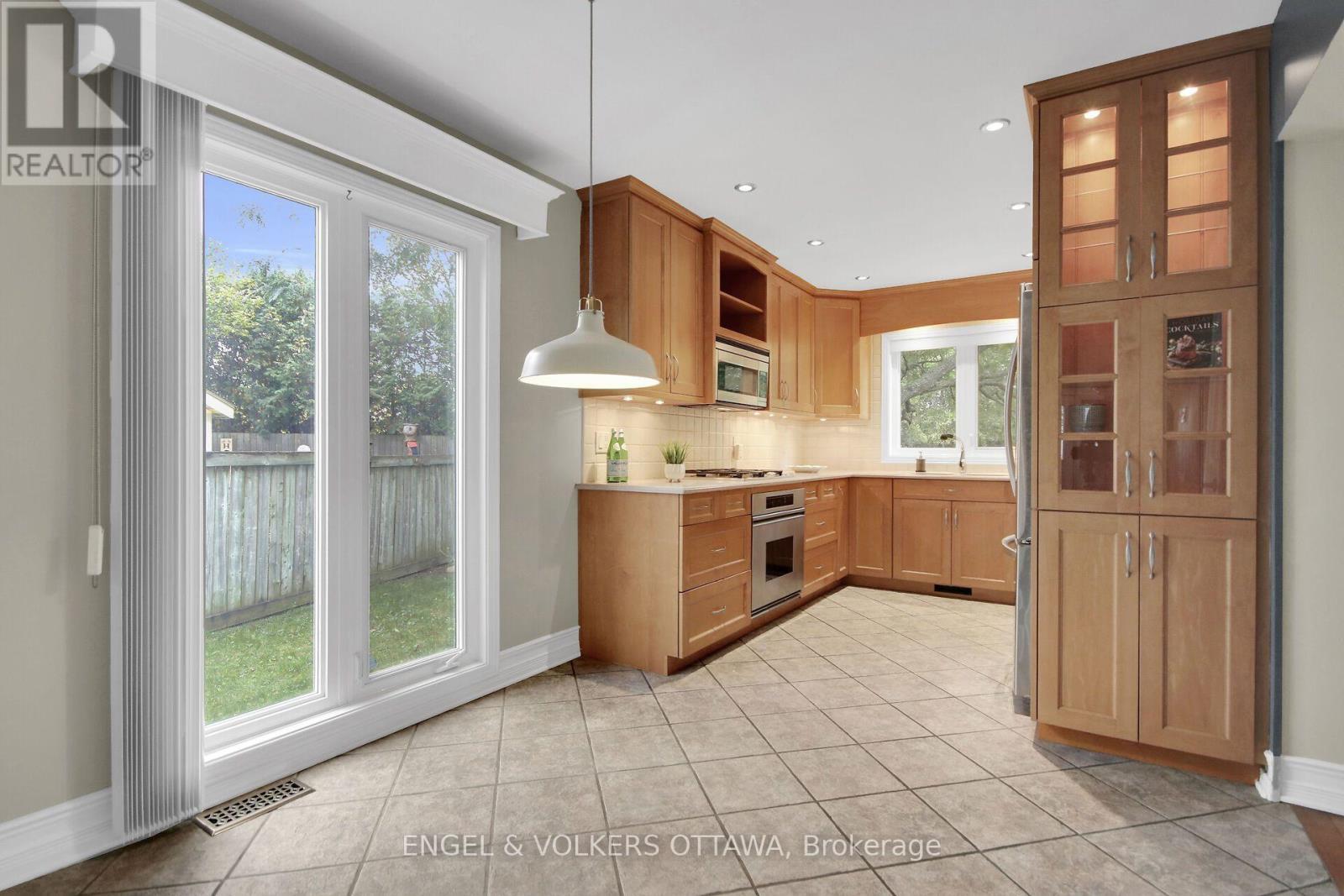 24 Tammela Court, Ottawa, ON
