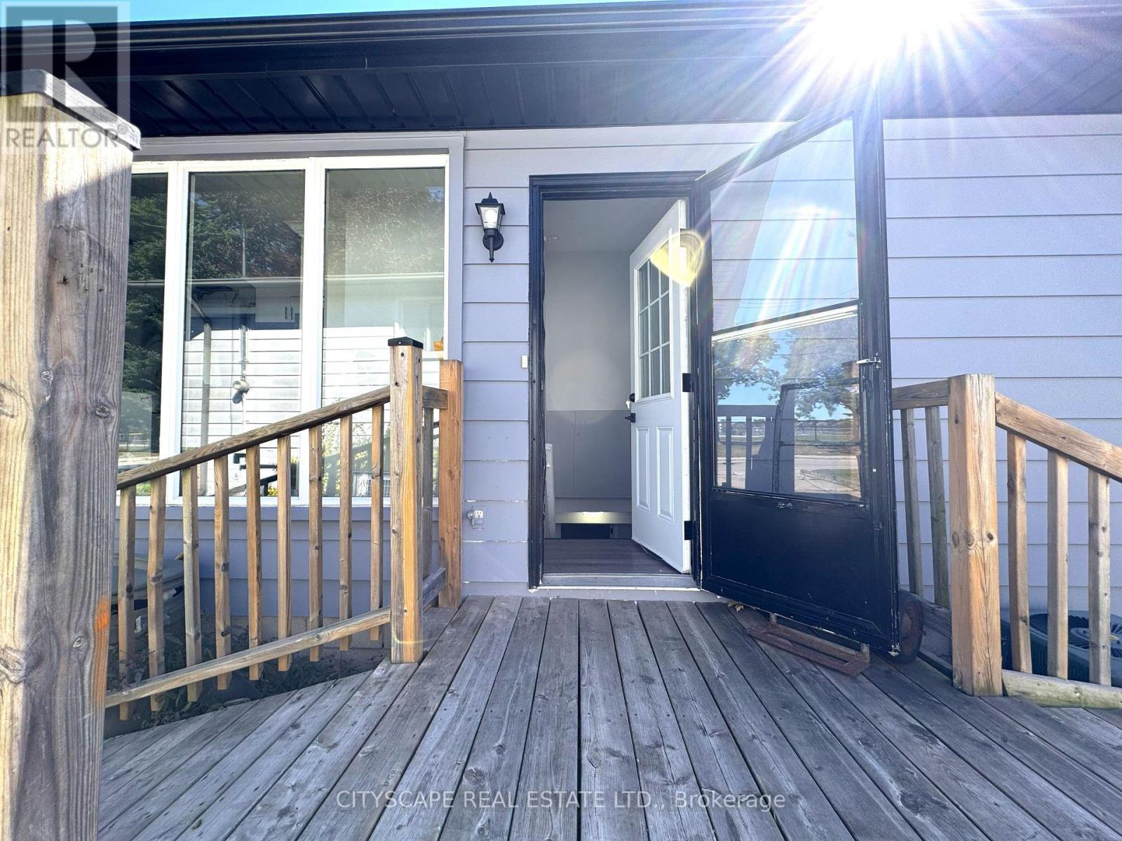 Entrance to basement - 205 Bonaventure Drive, Hamilton, ON