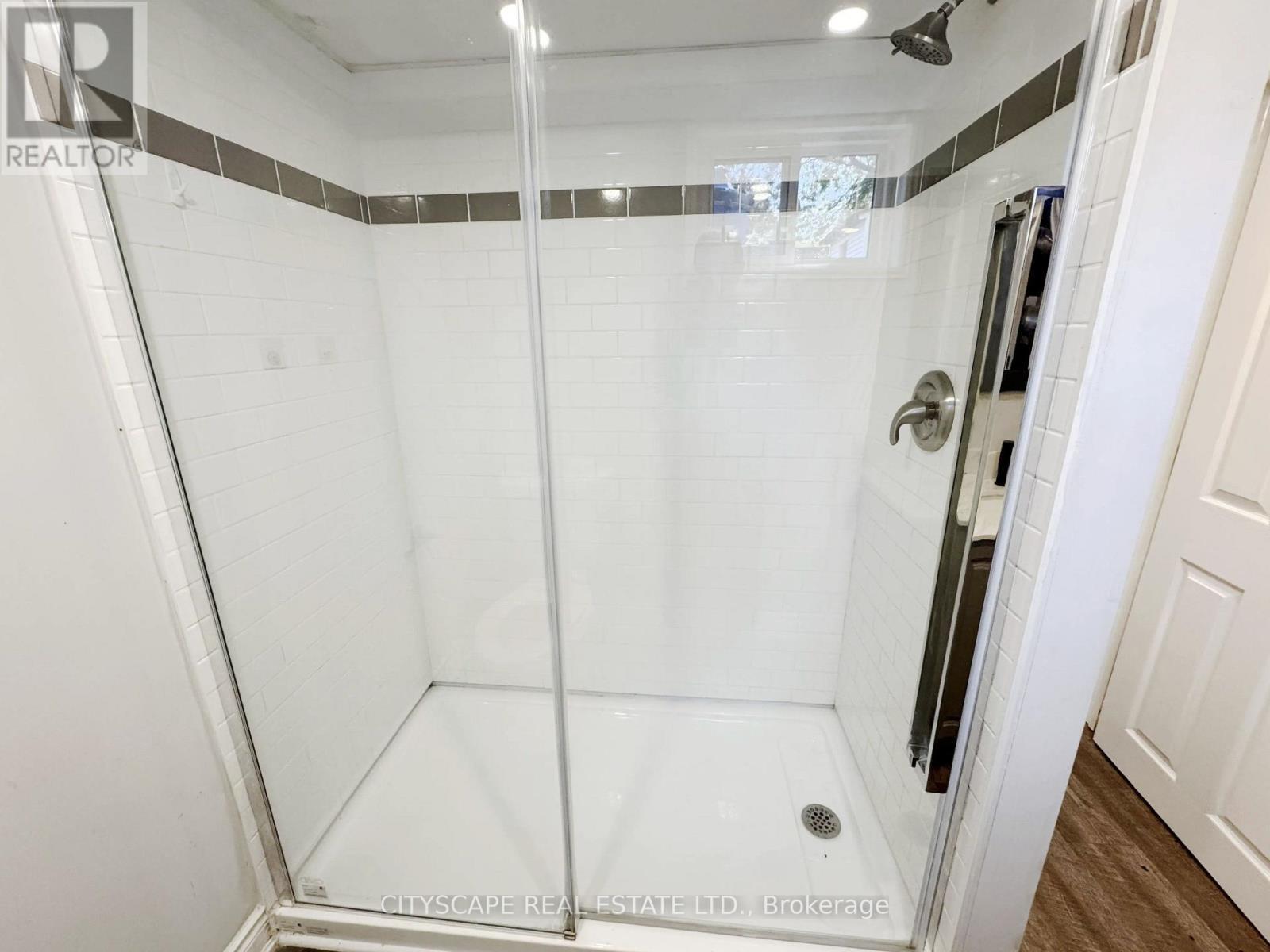 Basement: 3pc Bathroom #1 - 205 Bonaventure Drive, Hamilton, ON