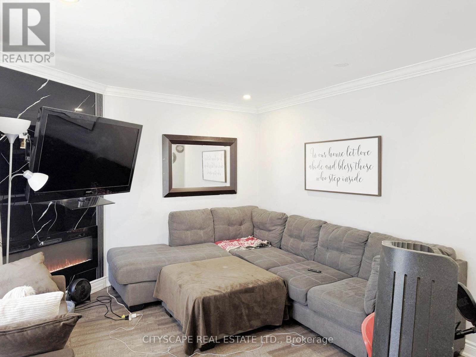 Family Room - 205 Bonaventure Drive, Hamilton, ON