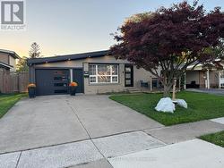 7413 JORDAN AVENUE Niagara Falls, ON L2G 5N3