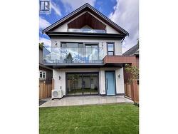 2 746 E 12TH AVENUE  Vancouver, BC V5T 2H9