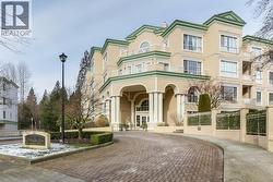 320 2995 PRINCESS CRESCENT  Coquitlam, BC V3B 7N1