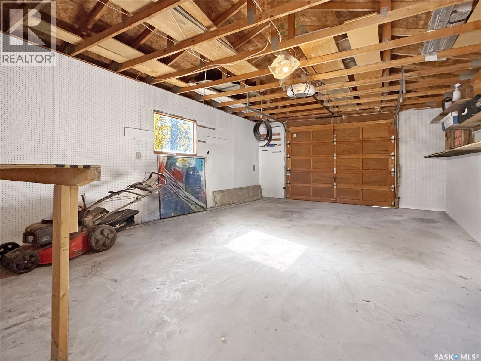 660 3Rd Avenue Ne, Swift Current, SK