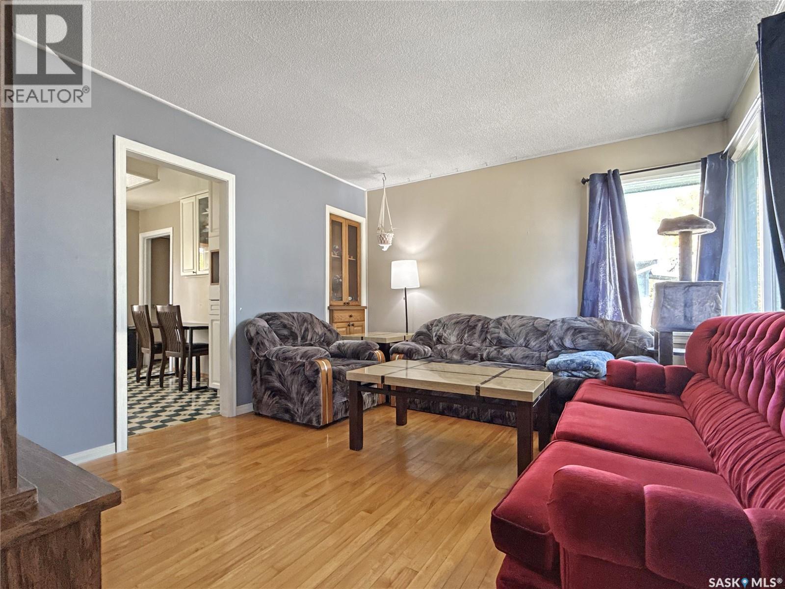 660 3Rd Avenue Ne, Swift Current, SK