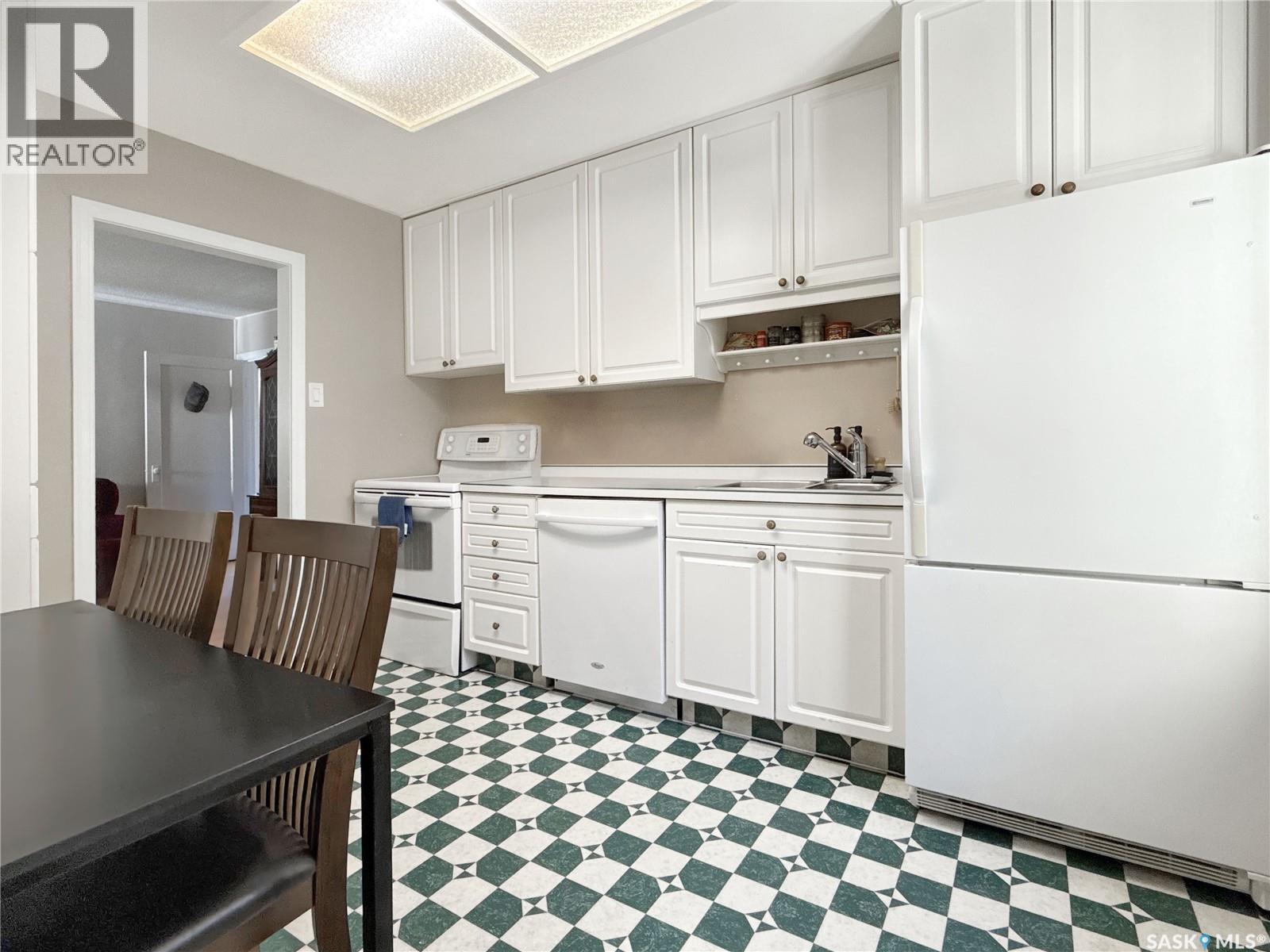 660 3Rd Avenue Ne, Swift Current, SK