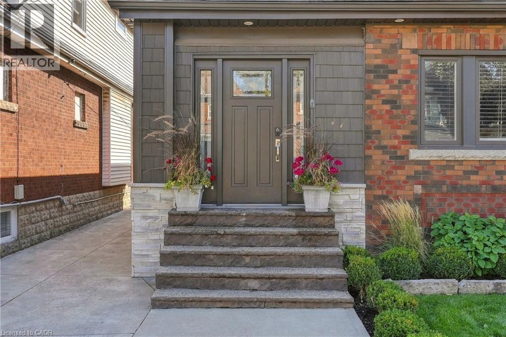 77 Houghton Avenue S, Hamilton, ON