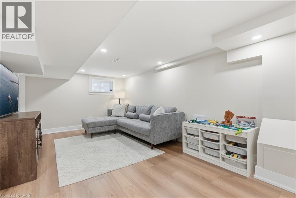 77 Houghton Avenue S, Hamilton, ON