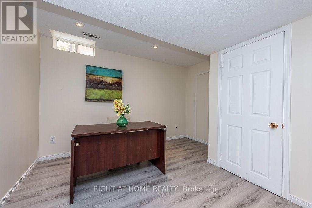 Office or bedroom - 975 Mantle Crescent, Mississauga, ON