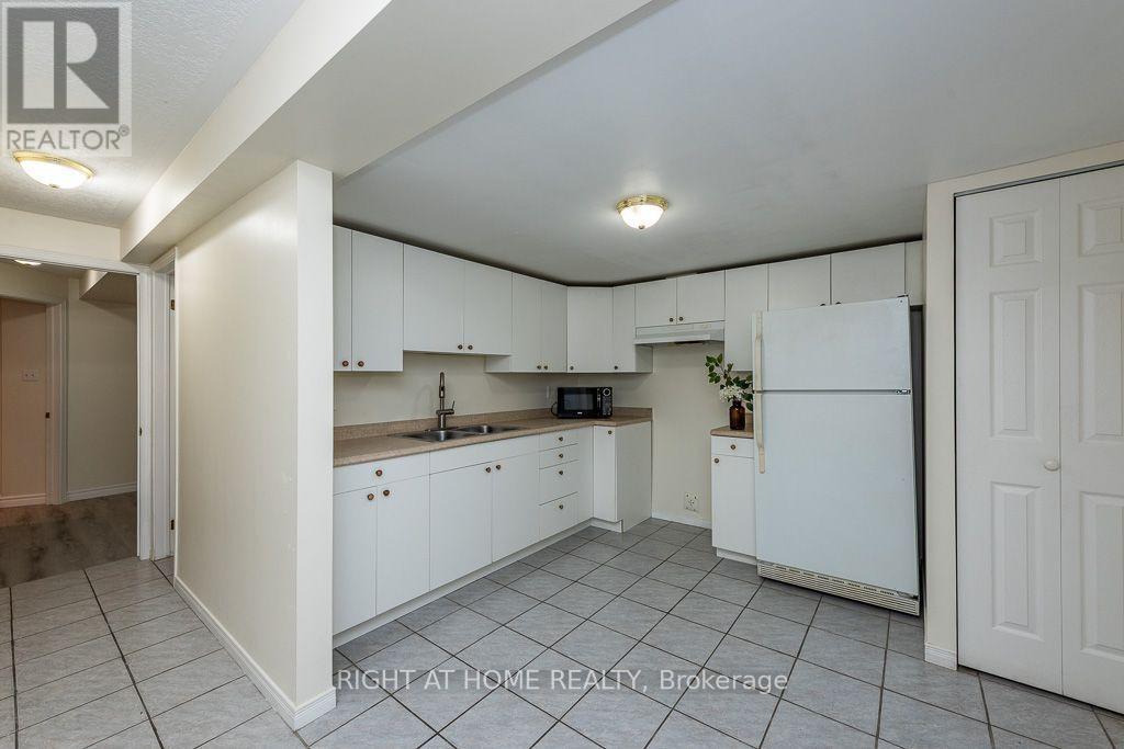 Kitchen - 975 Mantle Crescent, Mississauga, ON