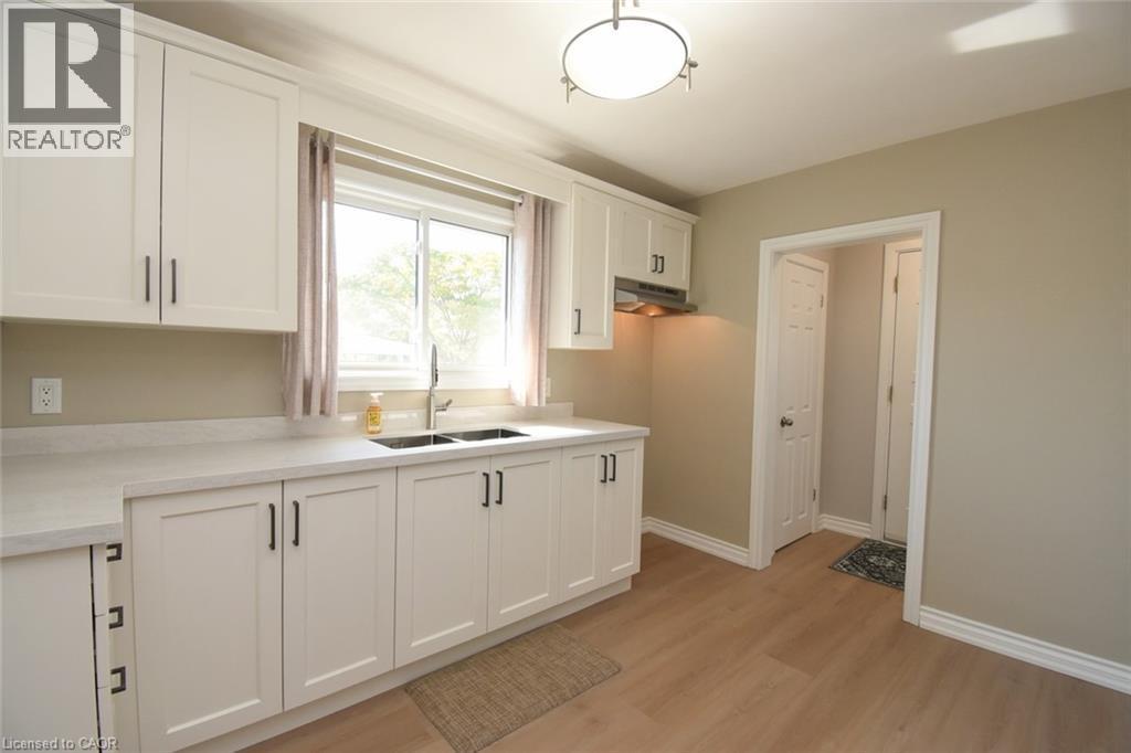 415 East 15Th Street, Hamilton, ON