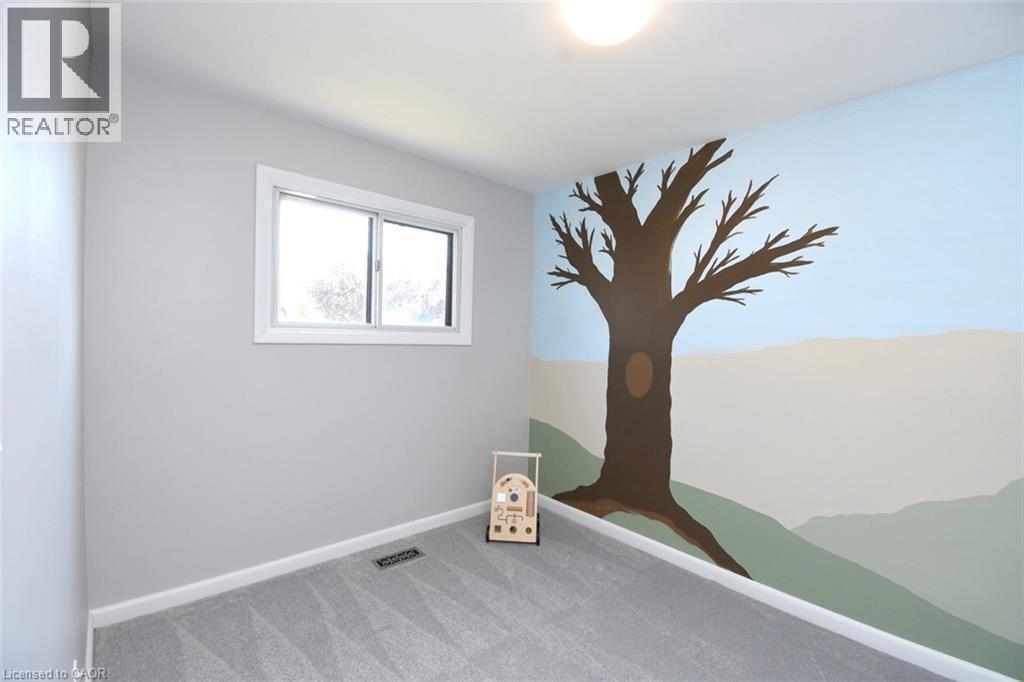 415 East 15Th Street, Hamilton, ON