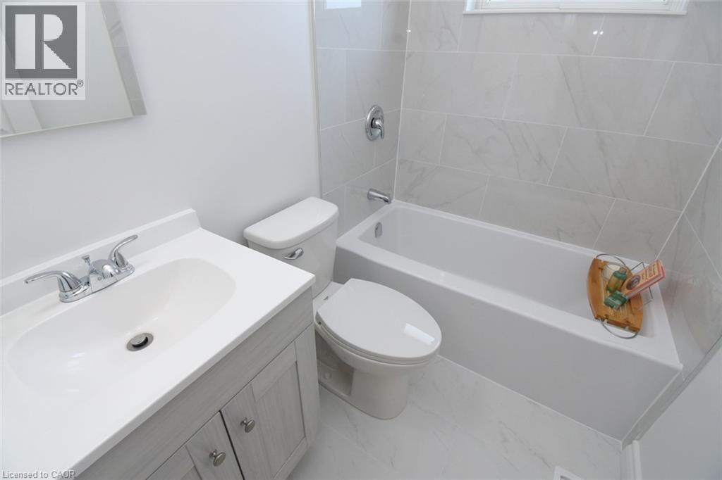 415 East 15Th Street, Hamilton, ON