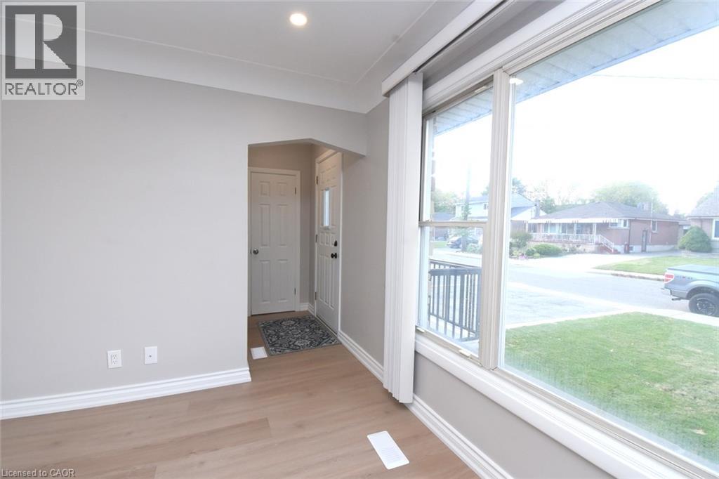 415 East 15Th Street, Hamilton, ON