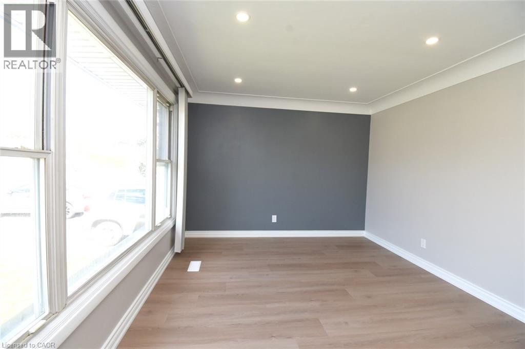 415 East 15Th Street, Hamilton, ON