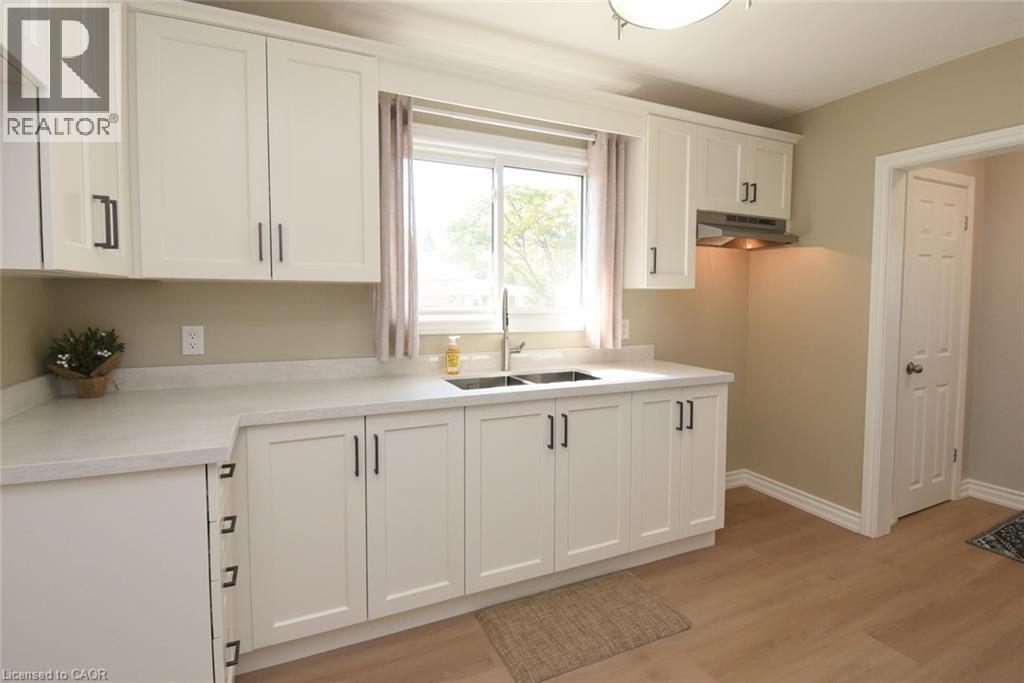 415 East 15Th Street, Hamilton, ON