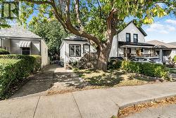 29 WEXFORD Avenue N  Hamilton, ON L8H 4M2