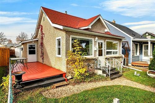 424 Minnigaffe ST  Winnipeg, MB R2X 1Z6