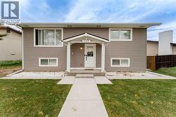 1135 penrith Crescent SE  Calgary, AB T2A 2H8
