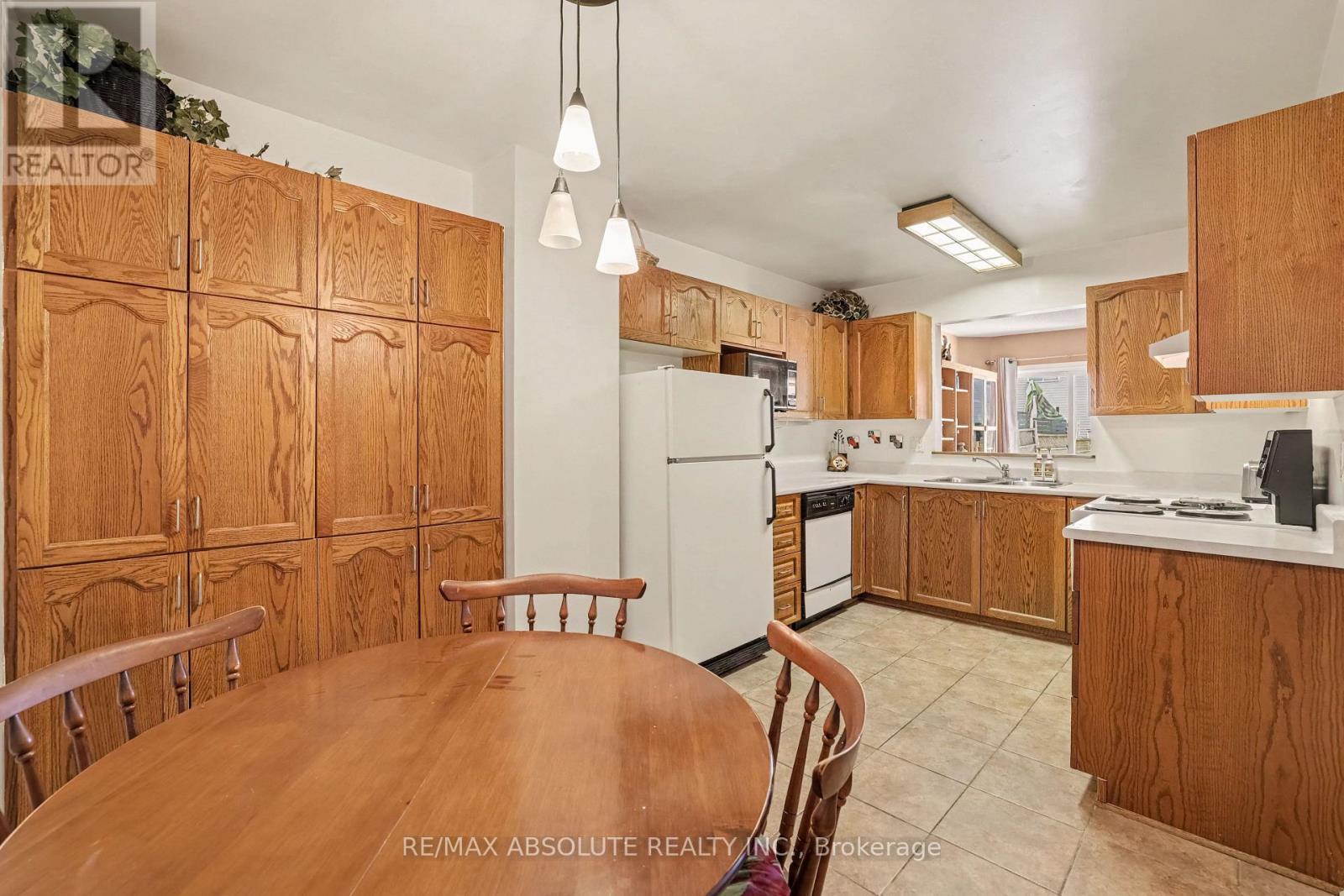 42 Roblyn Way, Ottawa, ON