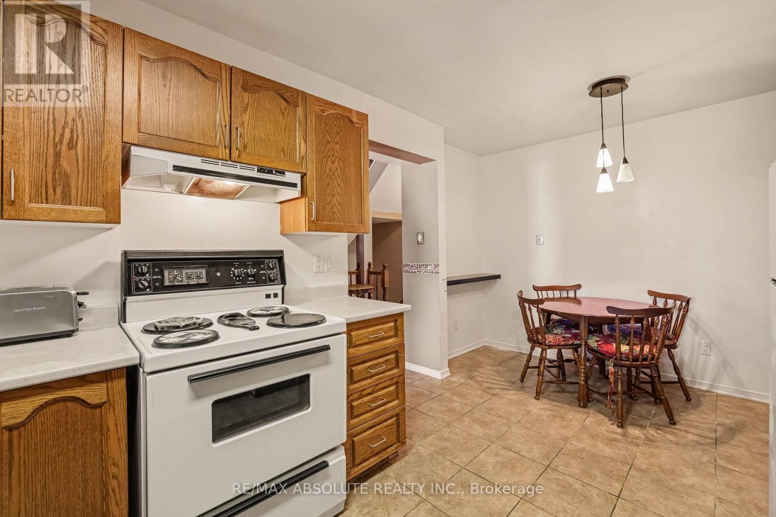 42 Roblyn Way, Ottawa, ON