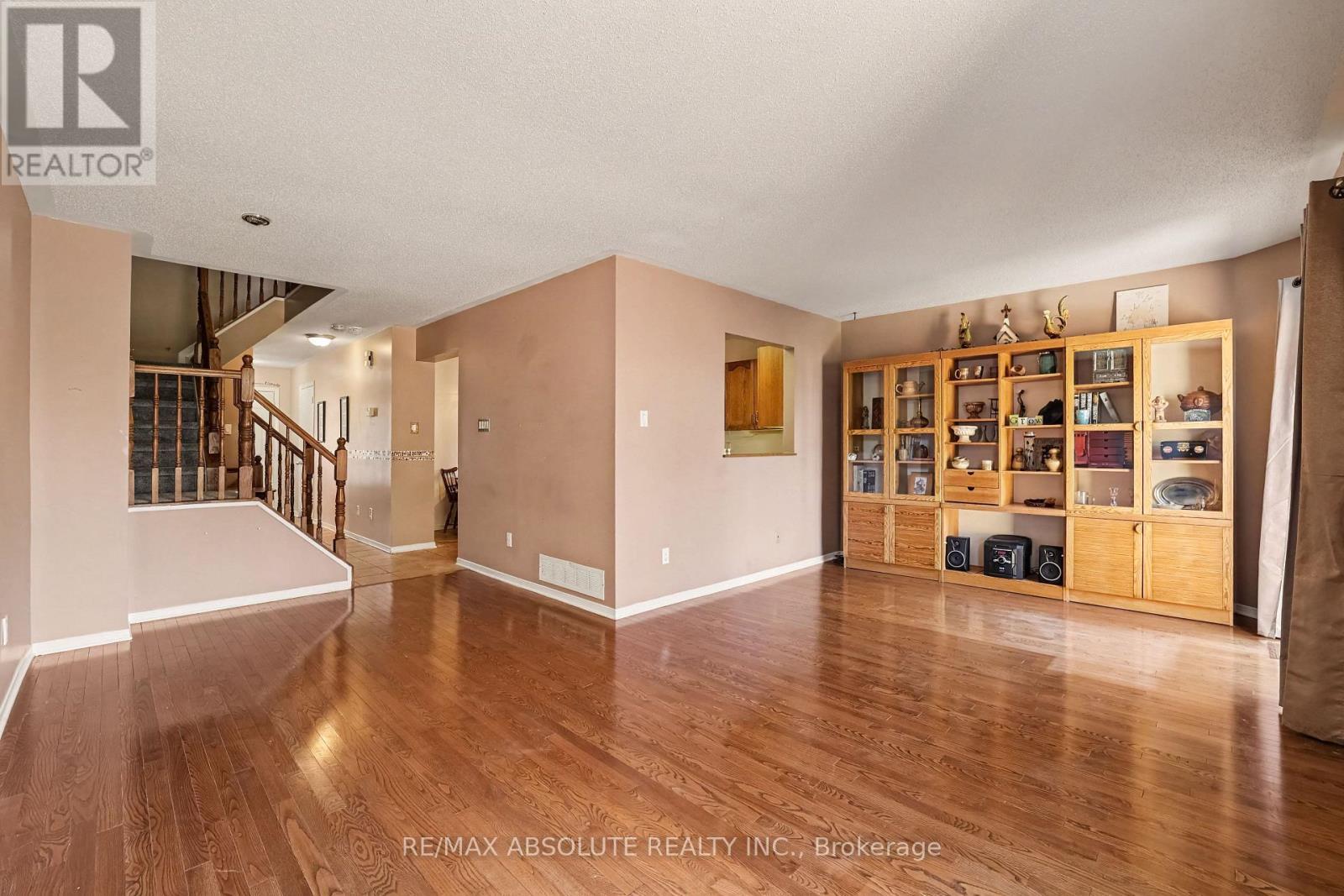 42 Roblyn Way, Ottawa, ON