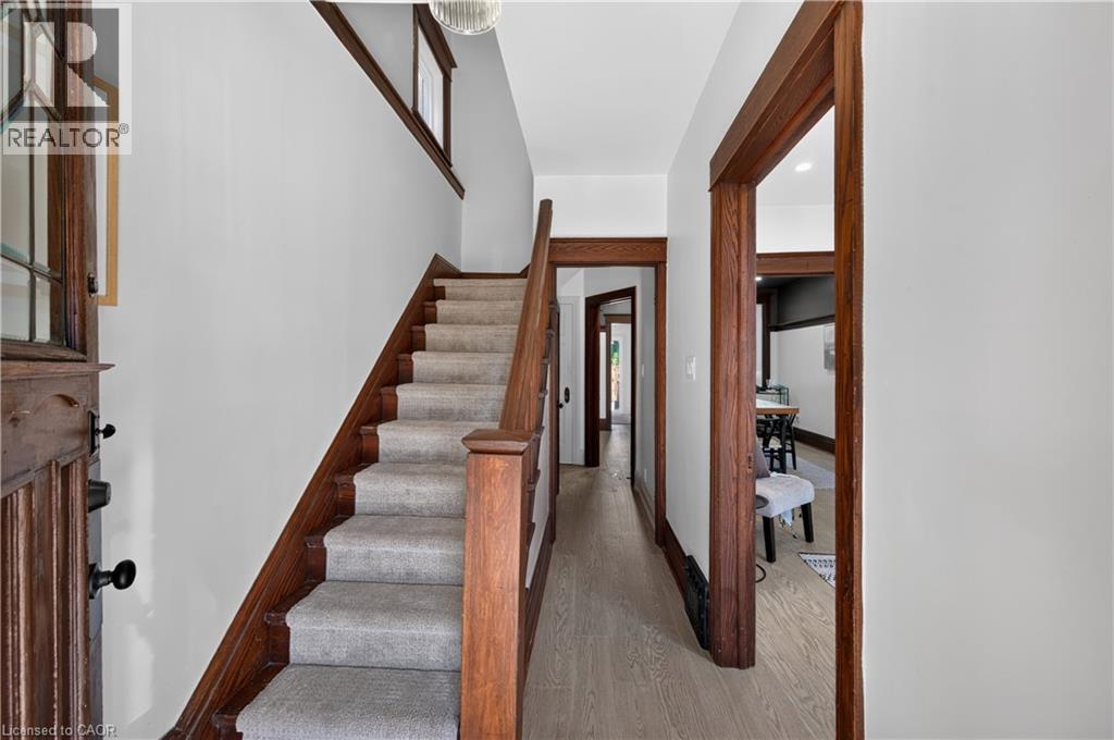 145 Edgemont Street N, Hamilton, ON