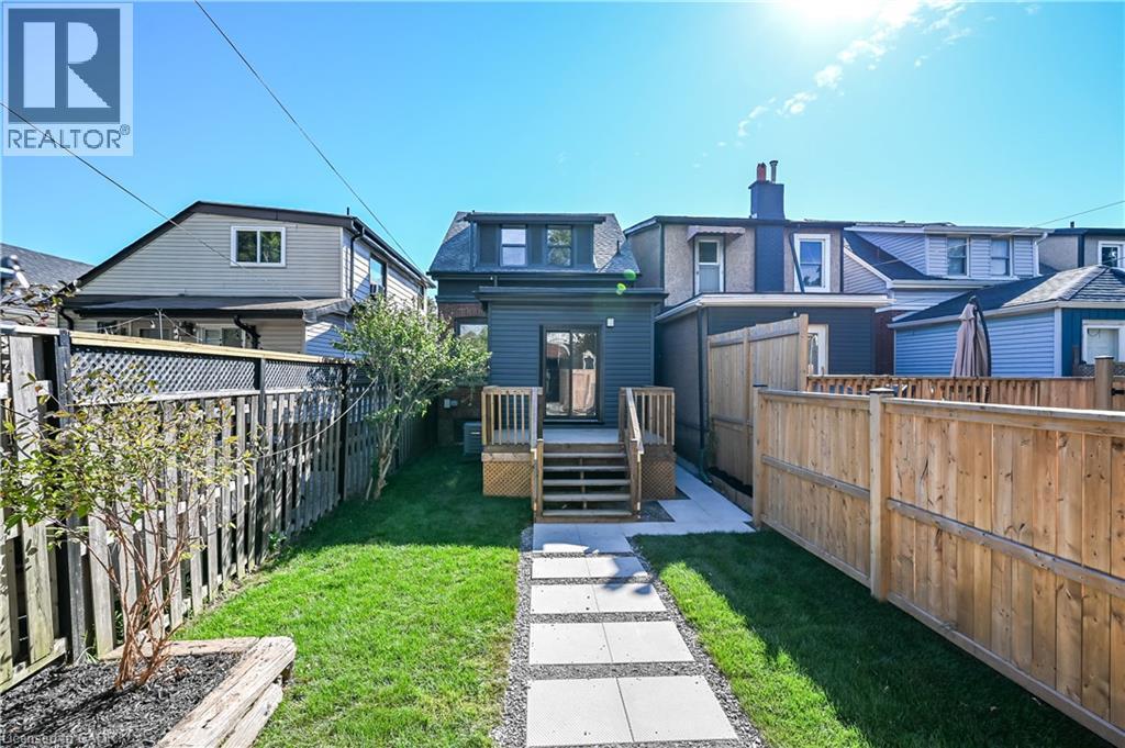 145 Edgemont Street N, Hamilton, ON