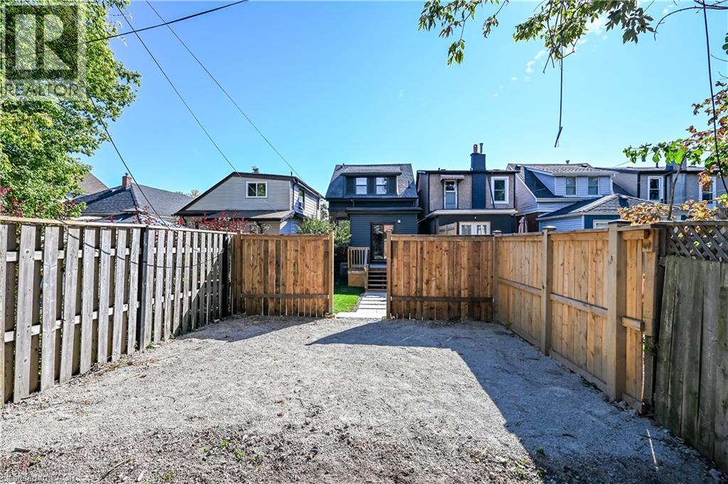145 Edgemont Street N, Hamilton, ON