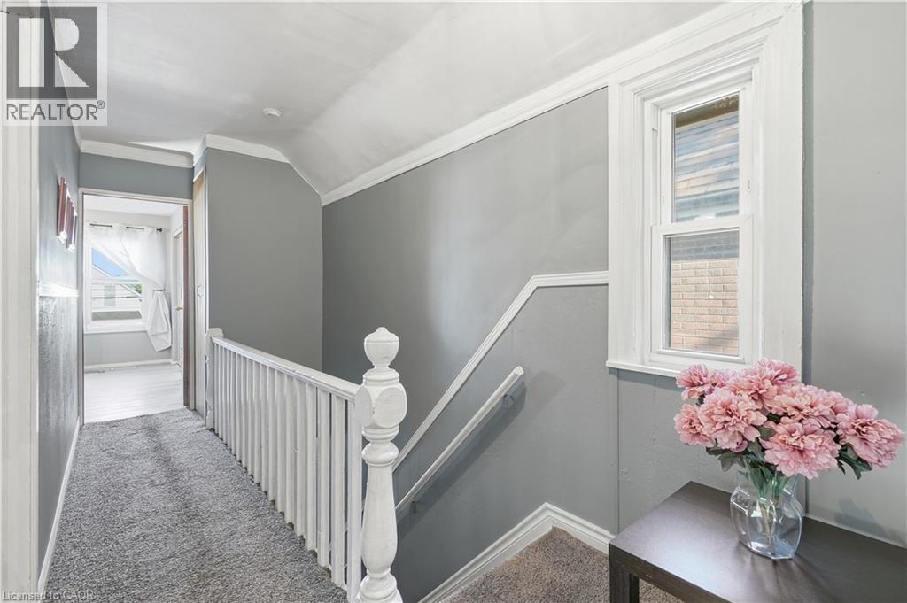 16 Albemarle Street, Hamilton, ON