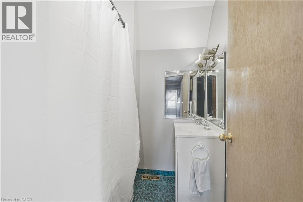 16 Albemarle Street, Hamilton, ON